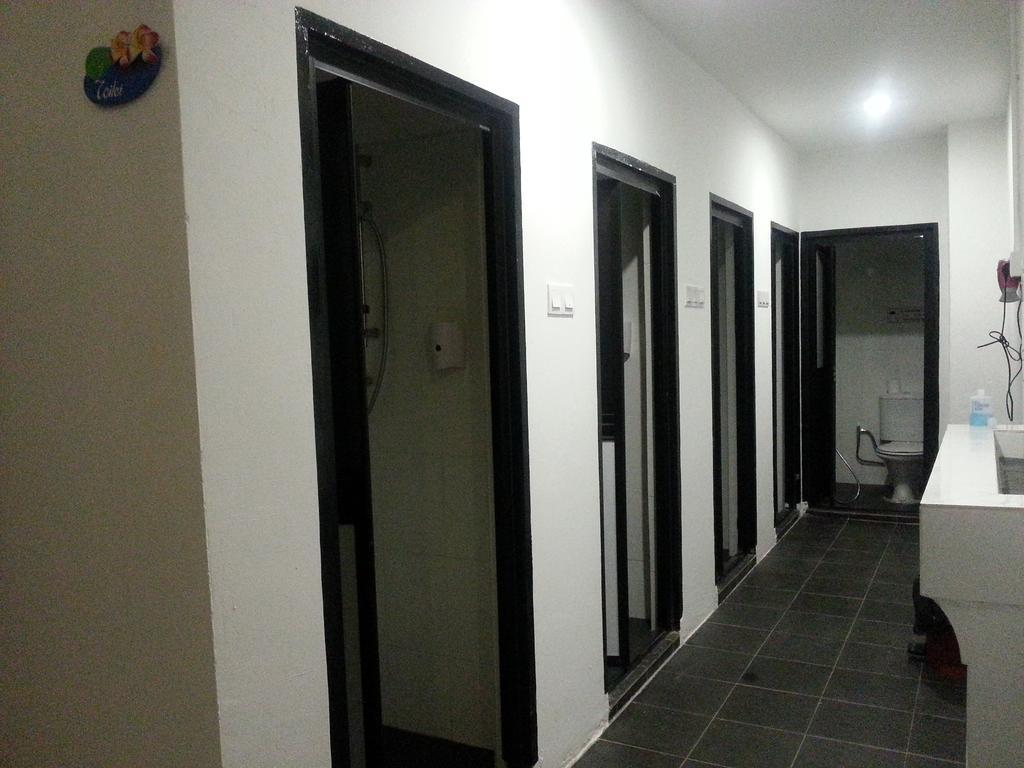 Kimberley House Hotel George Town Room photo